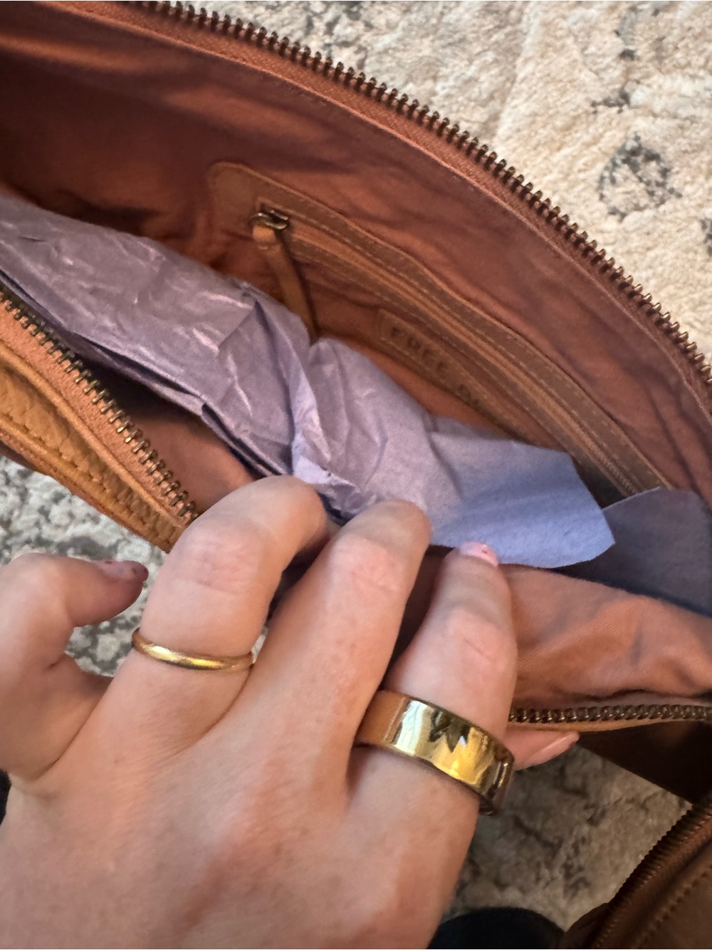 NWT FREE PEOPLE IDLE HANDS SLING BAG - Picture 6 of 7
